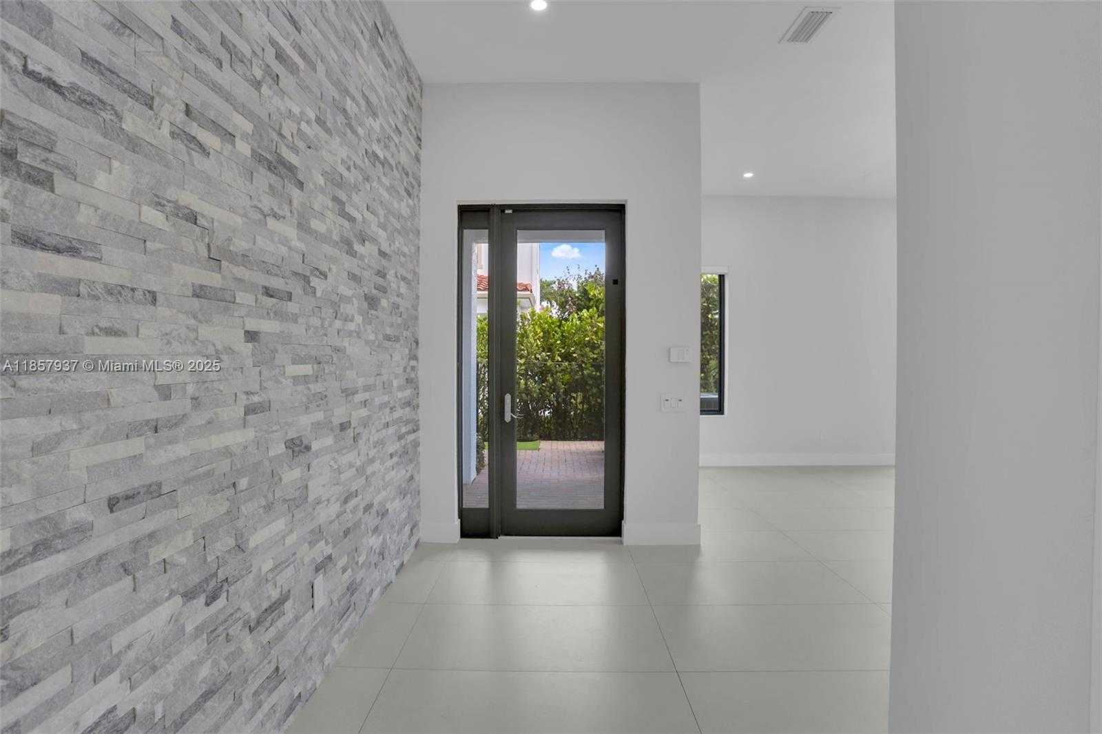 Small Image of 5952 WEST BROOKFIELD CIR W, Hollywood Number 32
