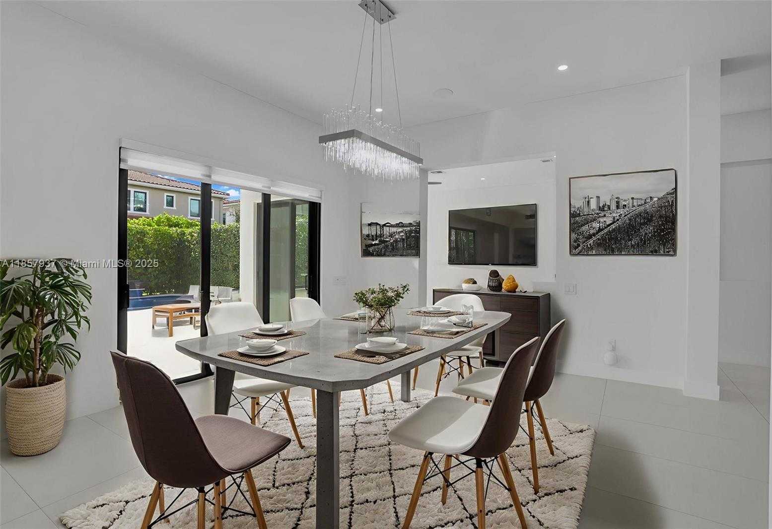 Small Image of 5952 WEST BROOKFIELD CIR W, Hollywood Number 33