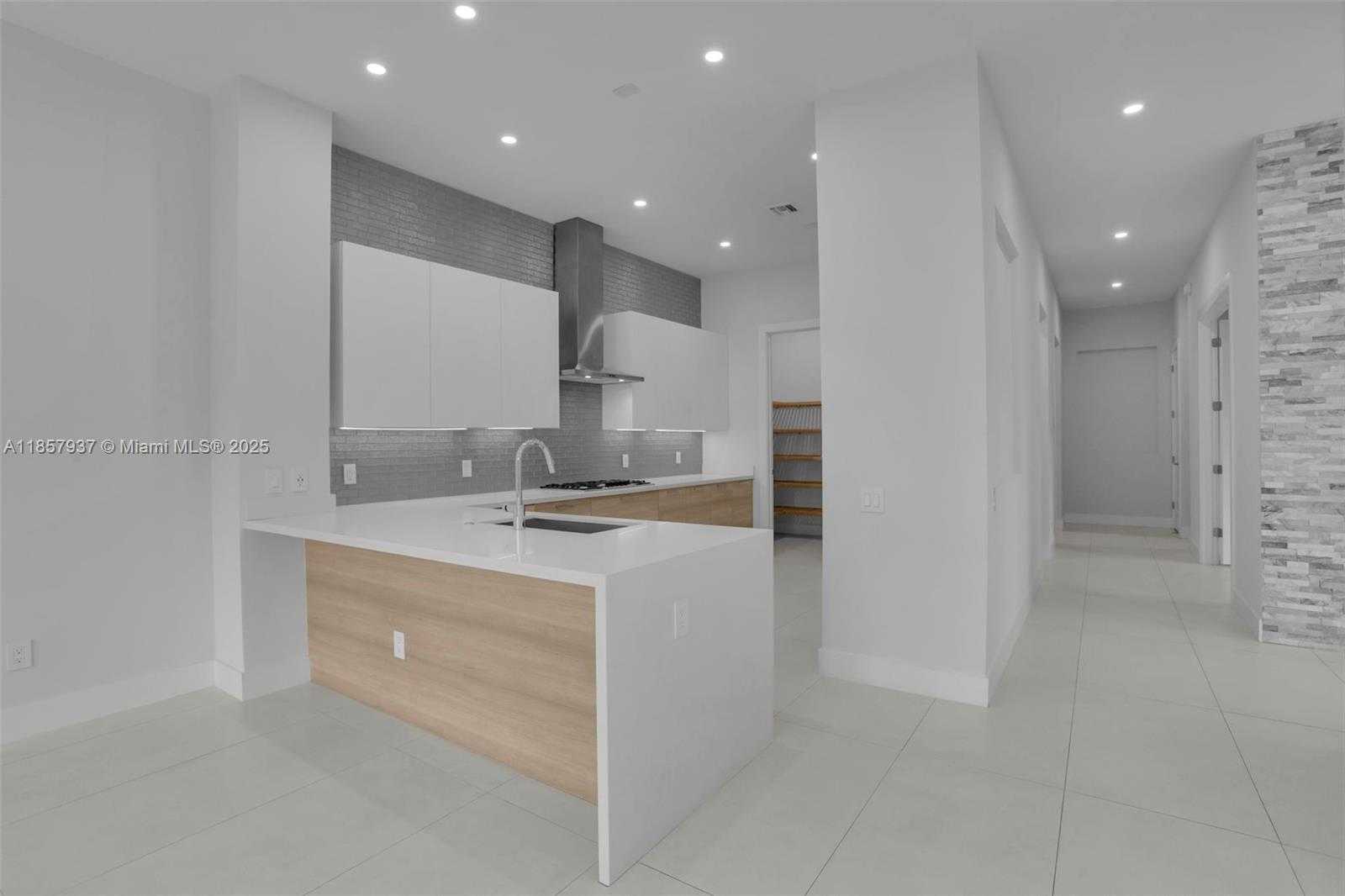 Small Image of 5952 WEST BROOKFIELD CIR W, Hollywood Number 38