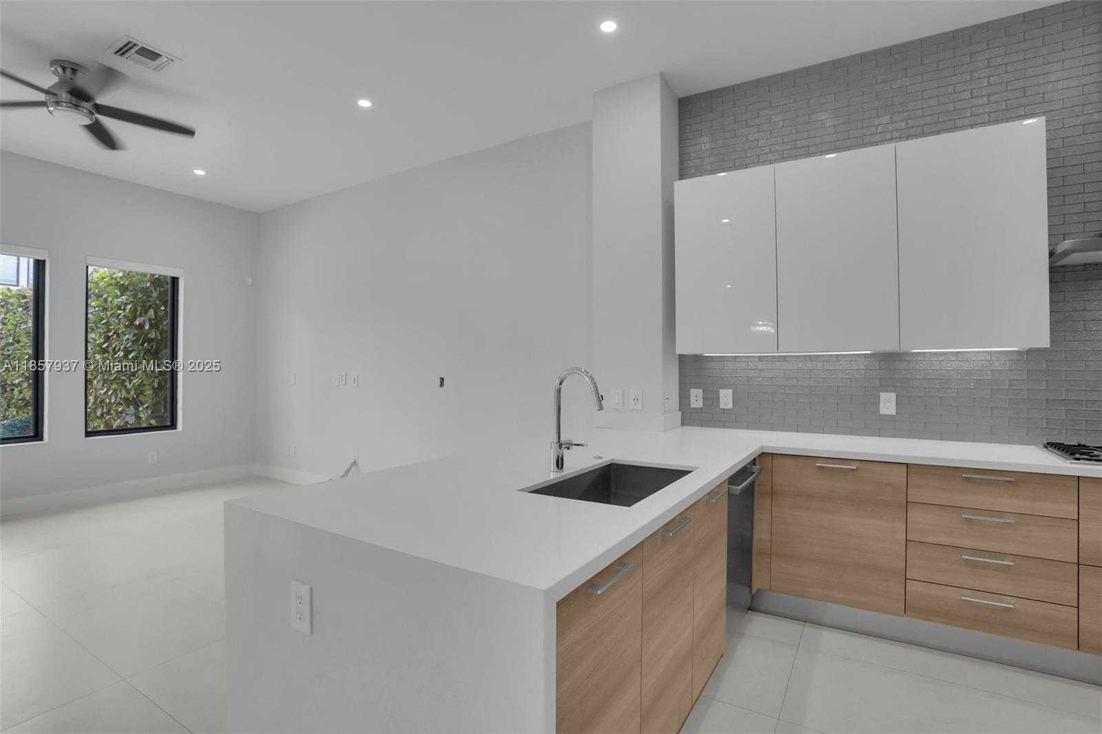 Small Image of 5952 WEST BROOKFIELD CIR W, Hollywood Number 39