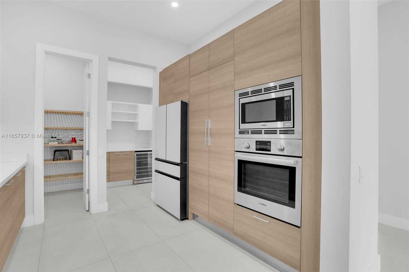Small Image of 5952 WEST BROOKFIELD CIR W, Hollywood Number 41