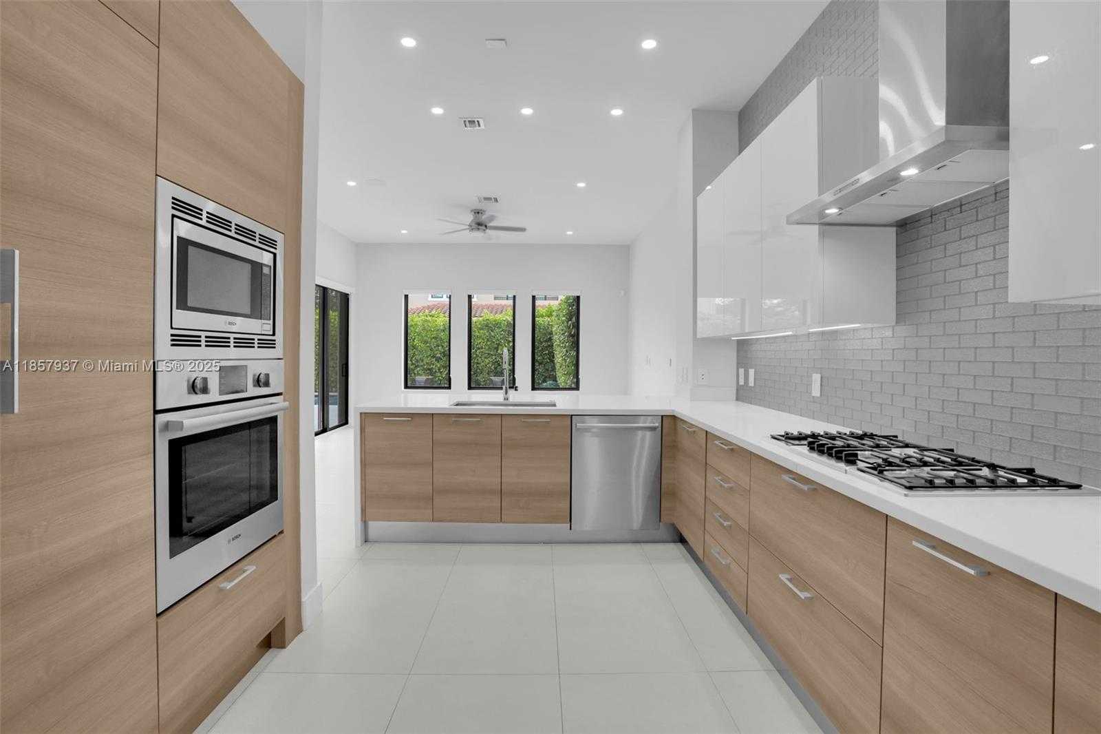 Small Image of 5952 WEST BROOKFIELD CIR W, Hollywood Number 42