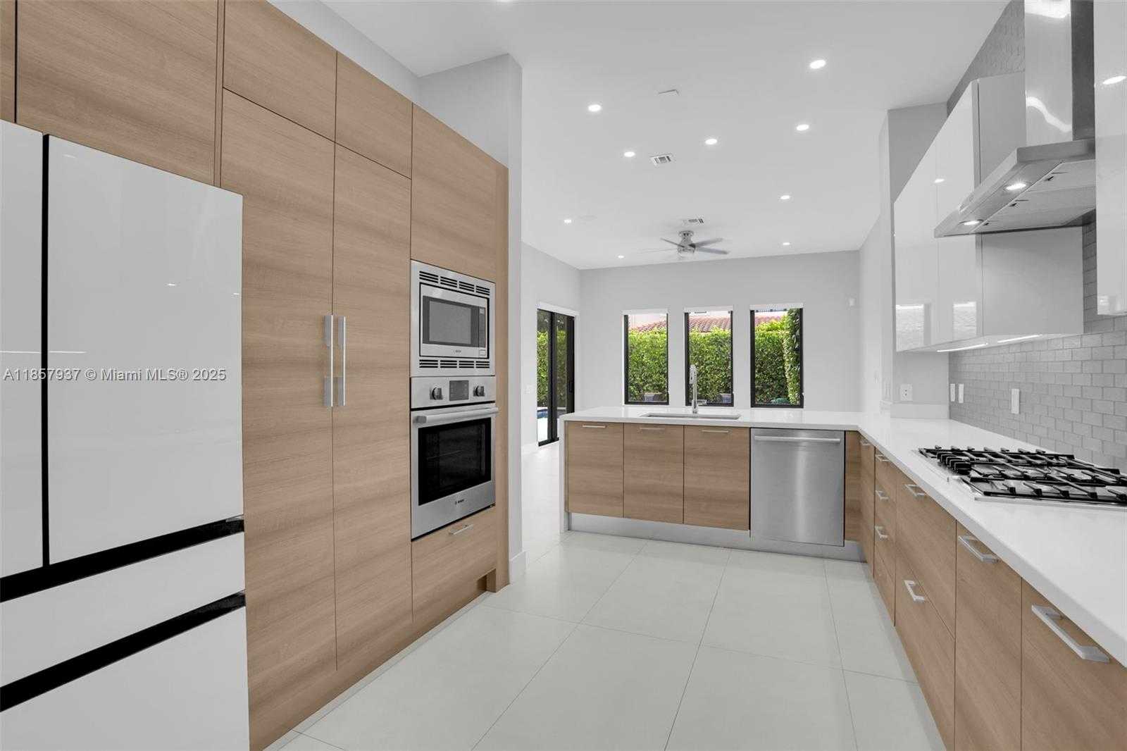 Small Image of 5952 WEST BROOKFIELD CIR W, Hollywood Number 43