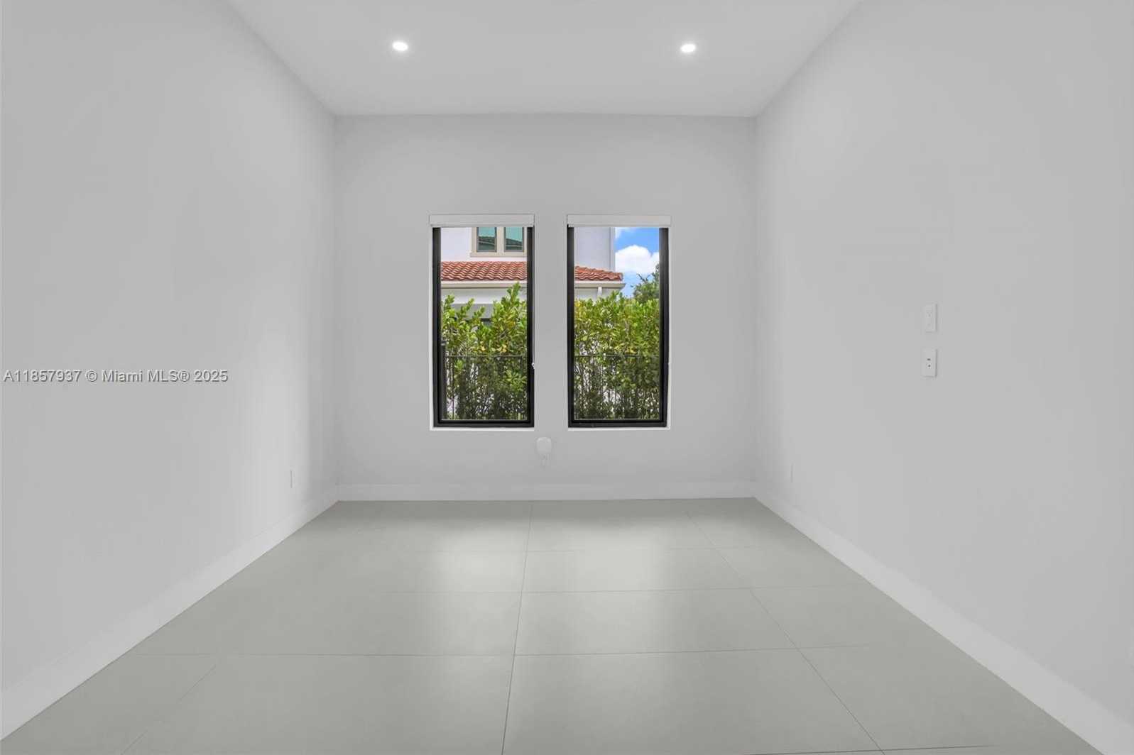 Small Image of 5952 WEST BROOKFIELD CIR W, Hollywood Number 46
