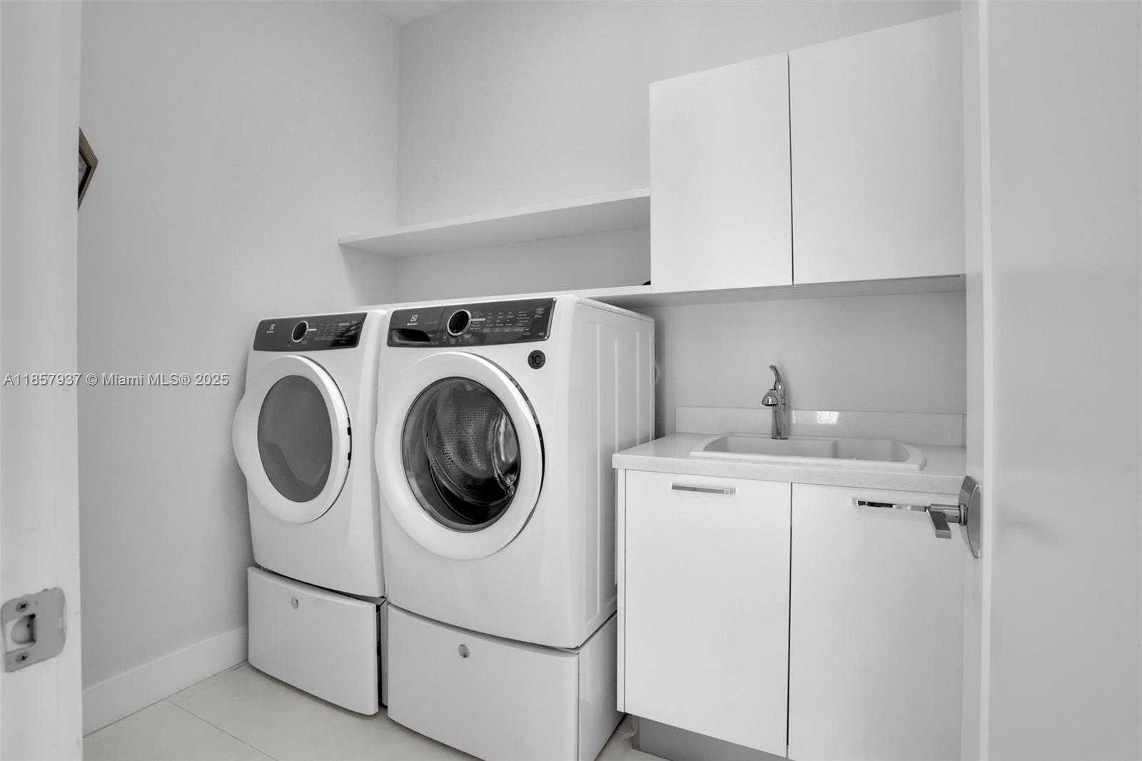 Small Image of 5952 WEST BROOKFIELD CIR W, Hollywood Number 50