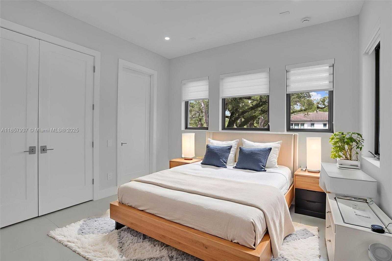 Small Image of 5952 WEST BROOKFIELD CIR W, Hollywood Number 52