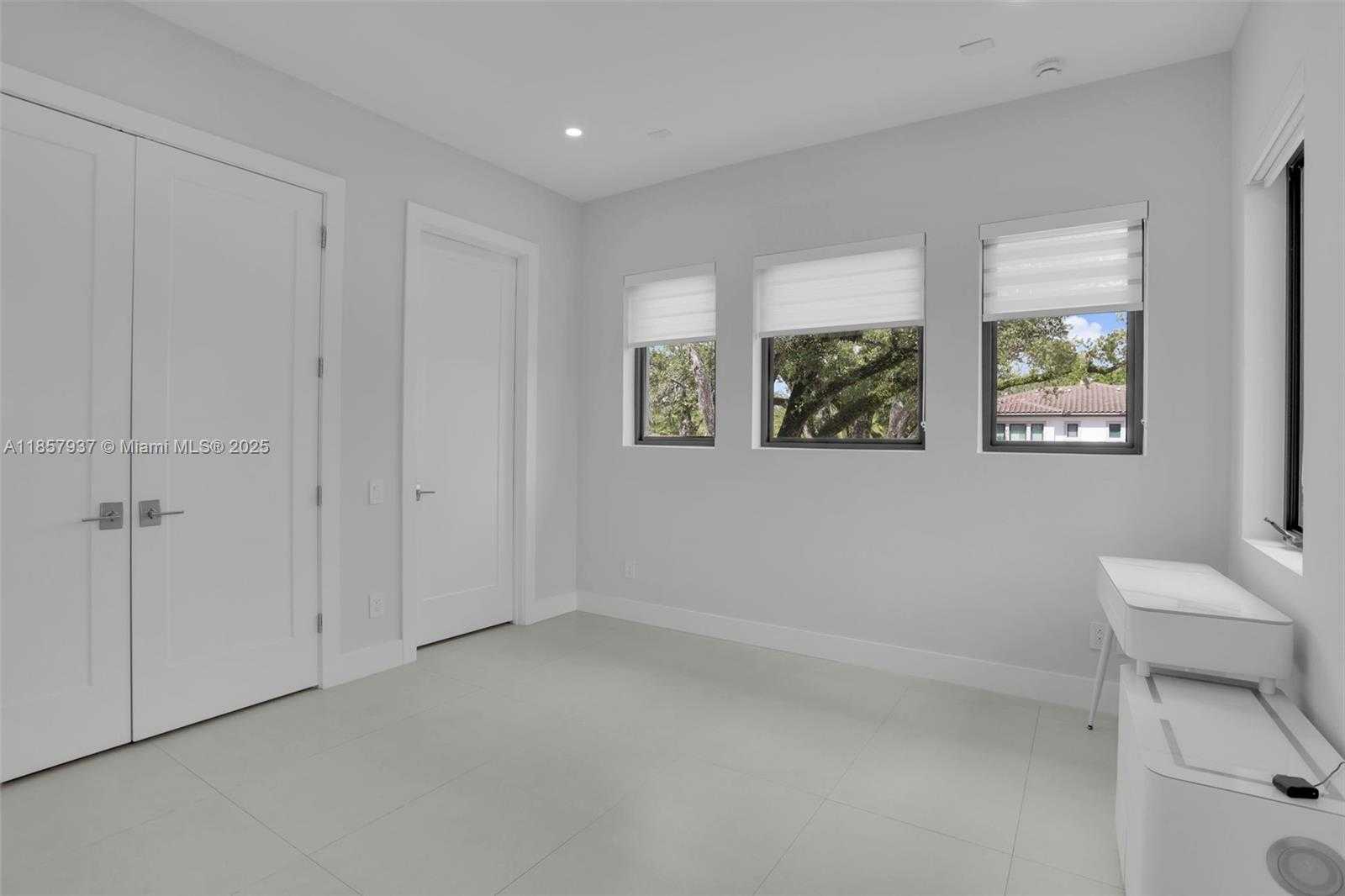 Small Image of 5952 WEST BROOKFIELD CIR W, Hollywood Number 53