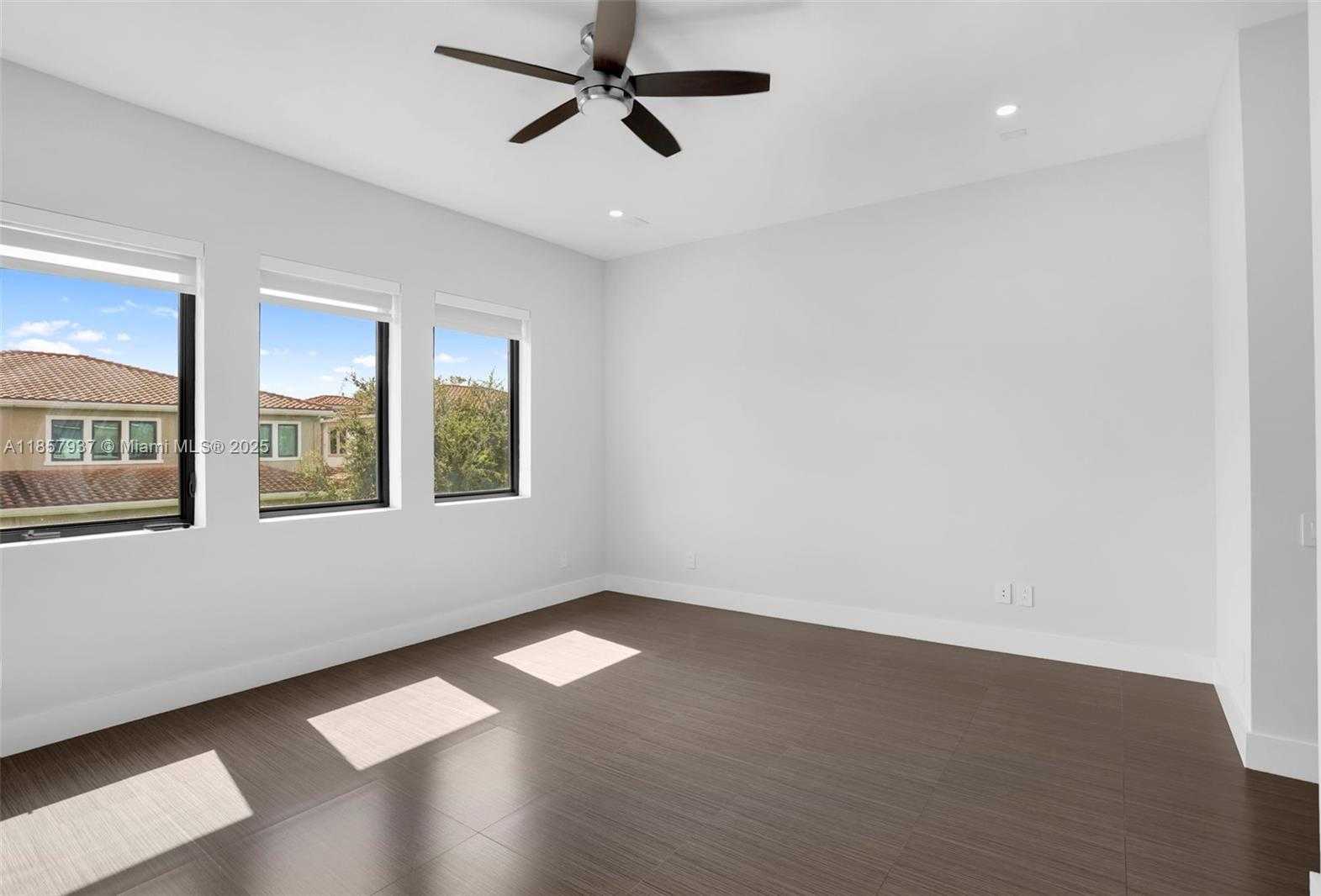 Small Image of 5952 WEST BROOKFIELD CIR W, Hollywood Number 57