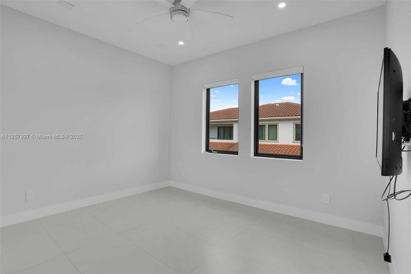 Small Image of 5952 WEST BROOKFIELD CIR W, Hollywood Number 66