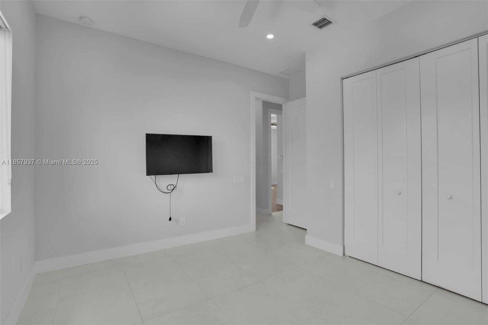Small Image of 5952 WEST BROOKFIELD CIR W, Hollywood Number 67