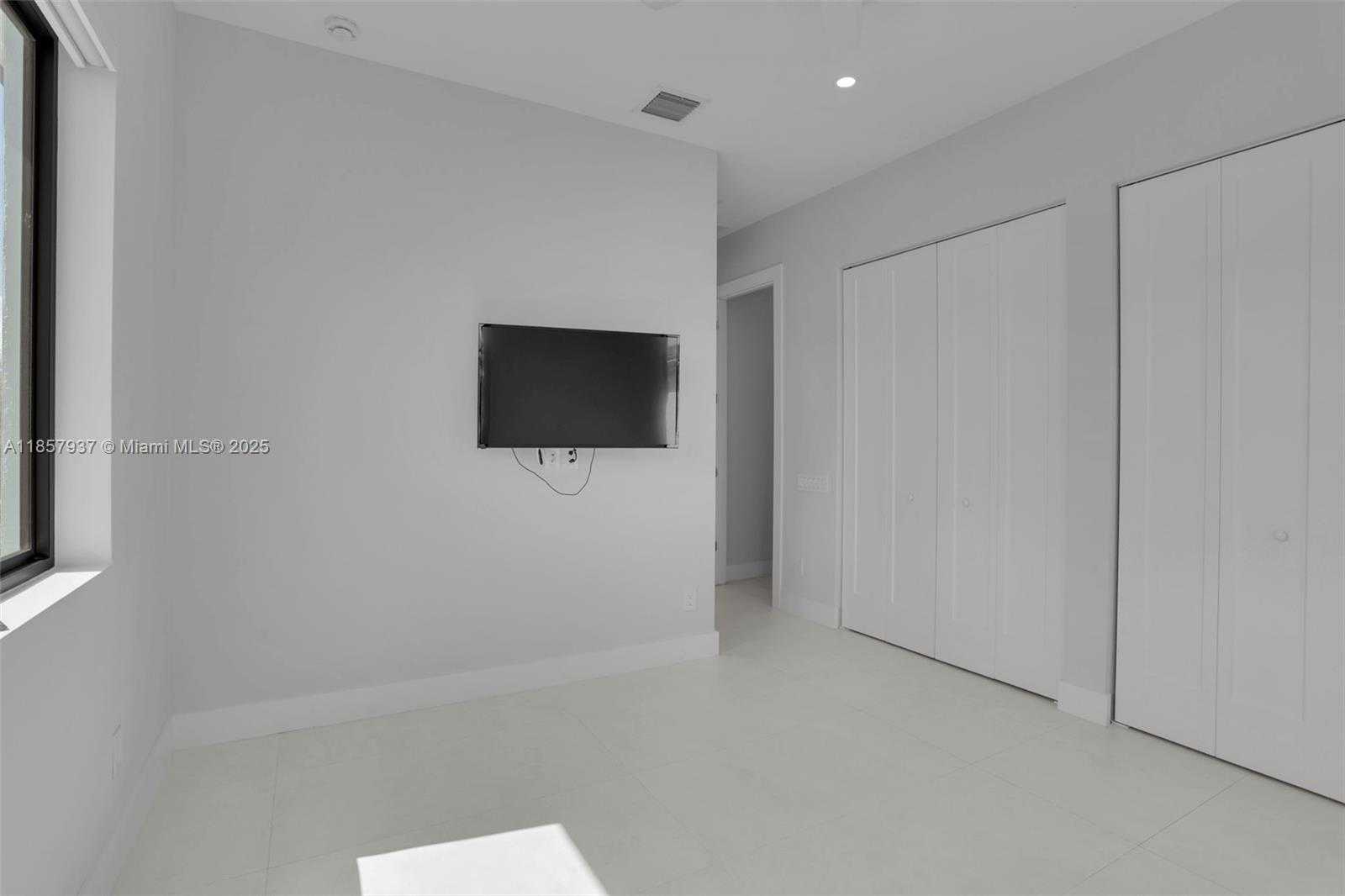 Small Image of 5952 WEST BROOKFIELD CIR W, Hollywood Number 72