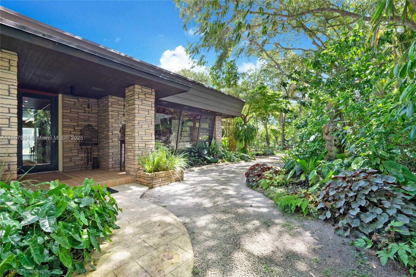 Small Image of 13831 SOUTH WEST 232ND ST, Miami Number 22