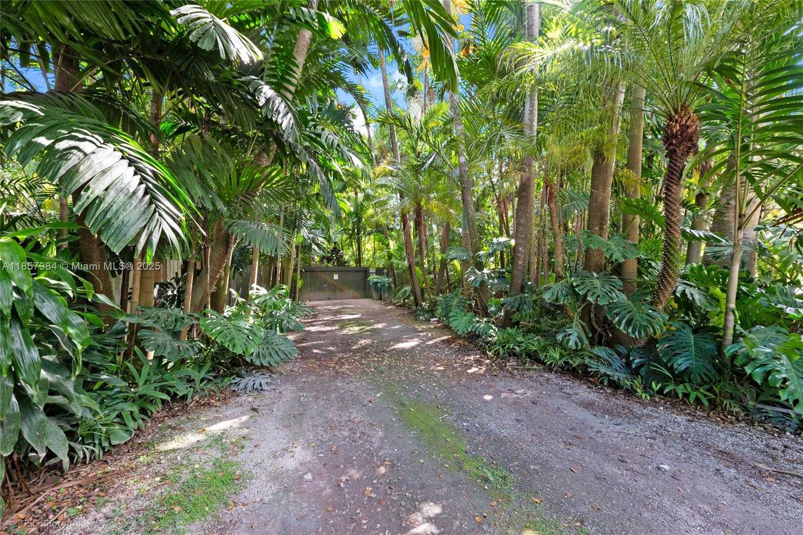 Small Image of 13831 SOUTH WEST 232ND ST, Miami Number 25