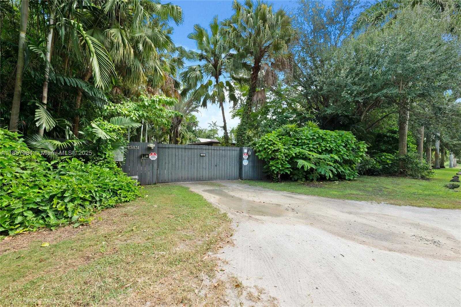 Small Image of 13831 SOUTH WEST 232ND ST, Miami Number 26