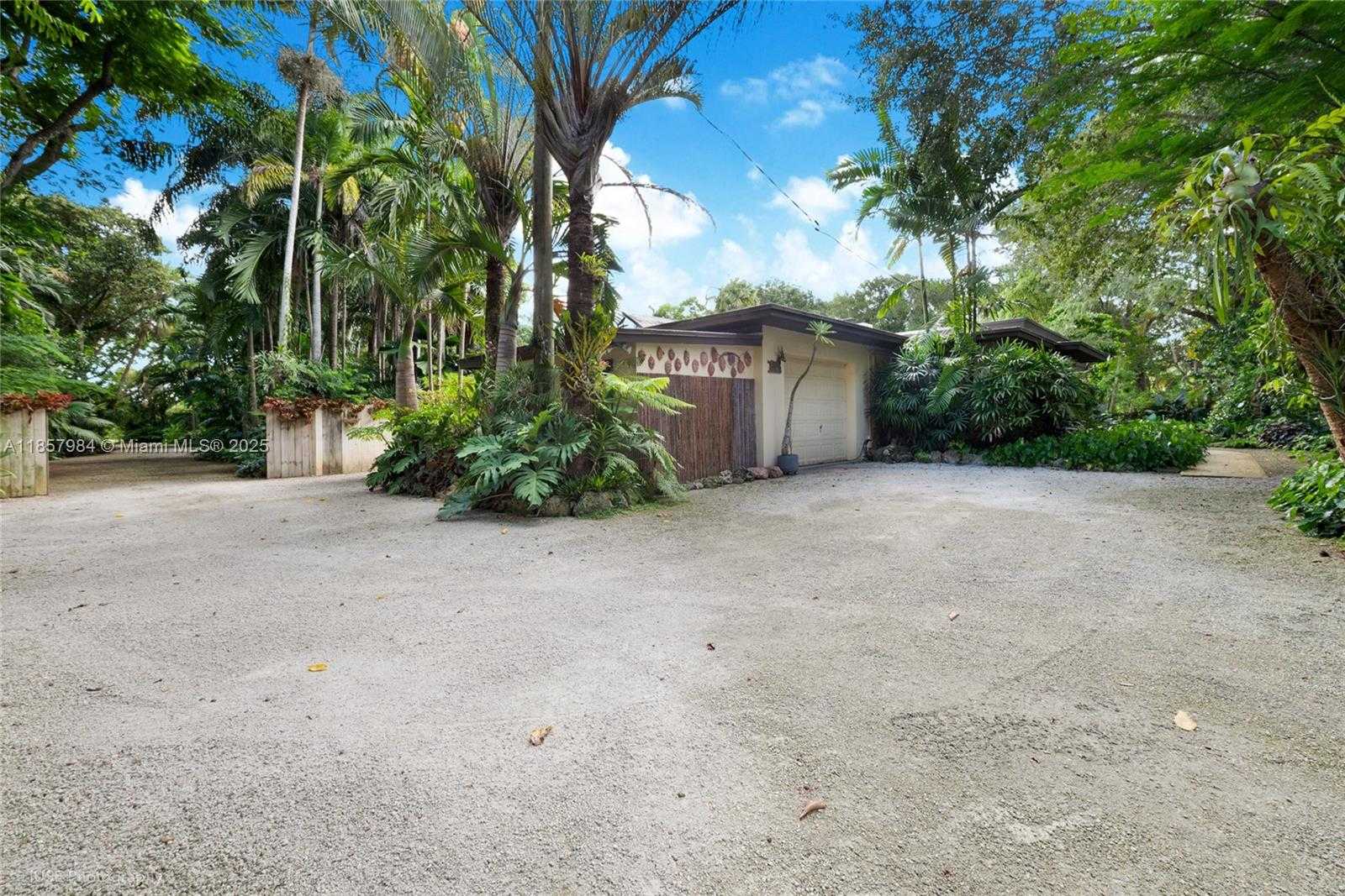 Small Image of 13831 SOUTH WEST 232ND ST, Miami Number 27