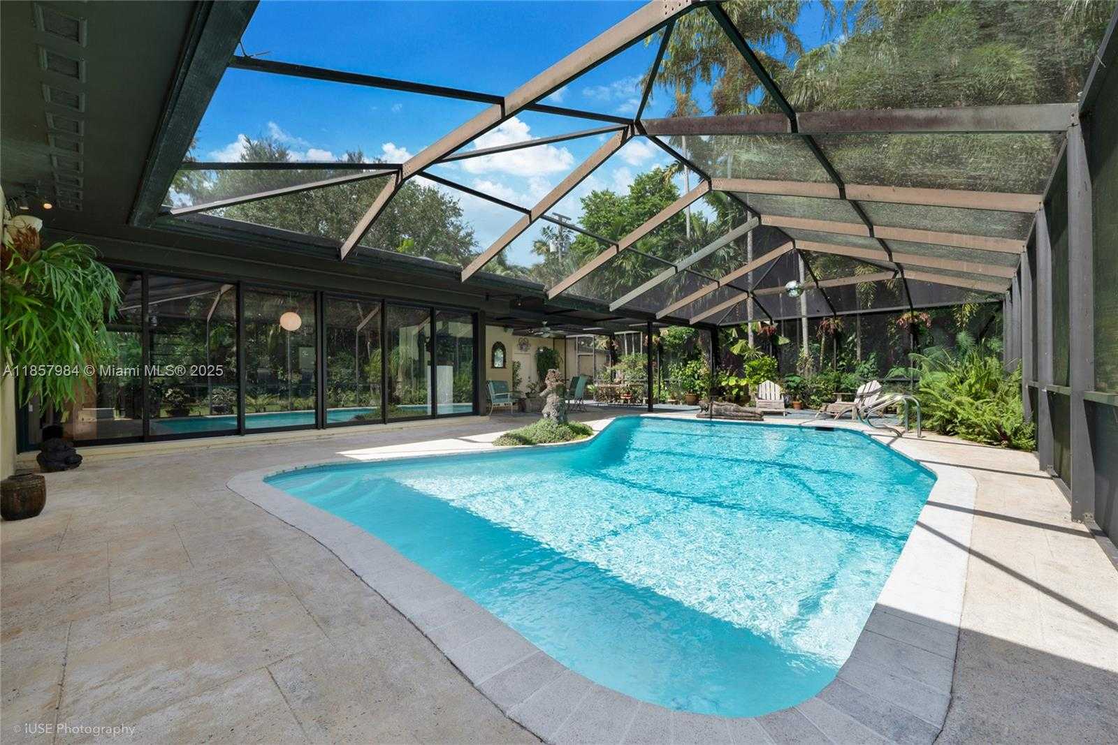Small Image of 13831 SOUTH WEST 232ND ST, Miami Number 4