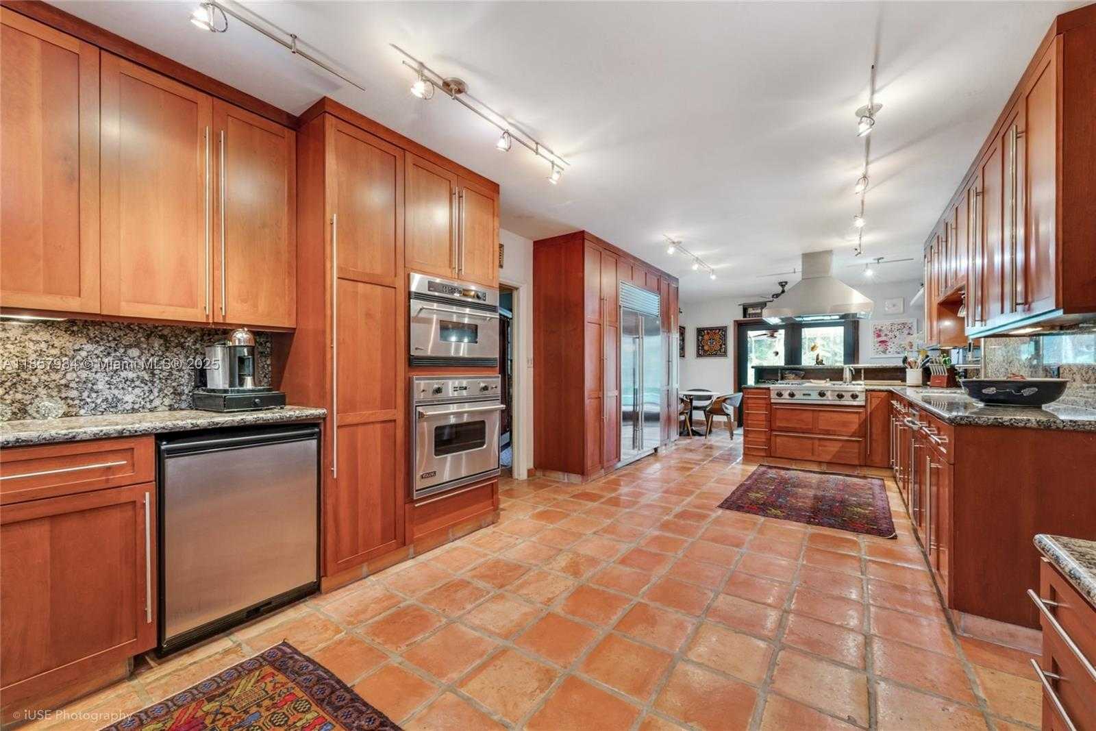 Small Image of 13831 SOUTH WEST 232ND ST, Miami Number 7