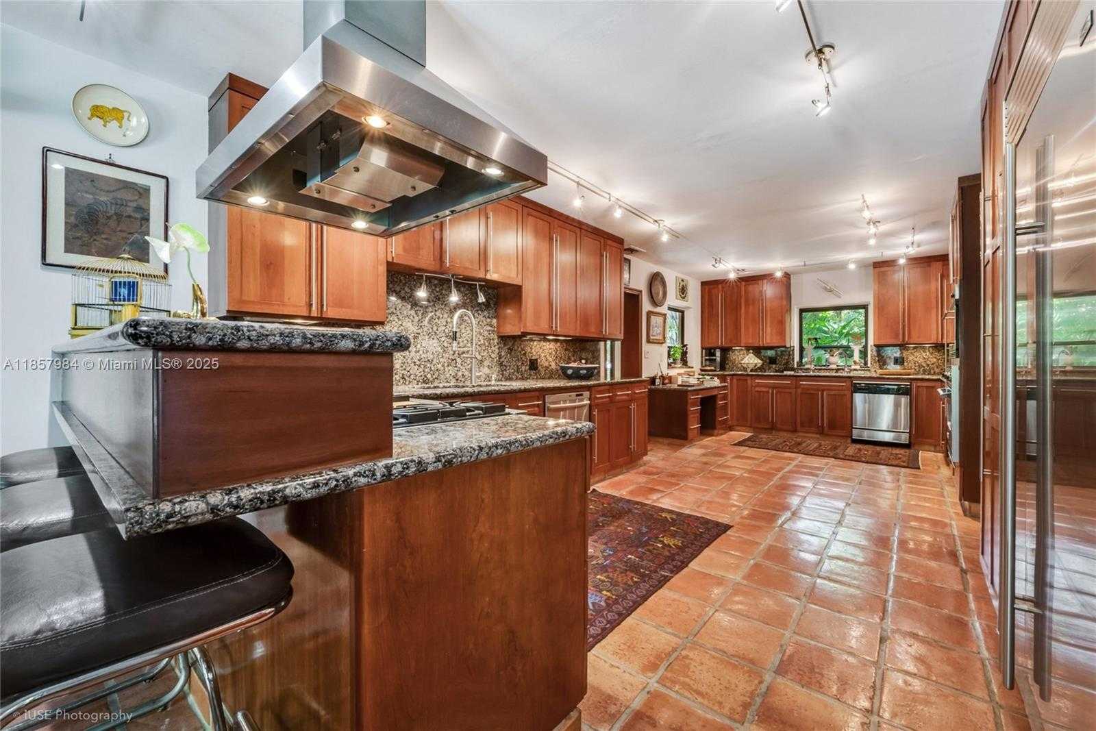 Small Image of 13831 SOUTH WEST 232ND ST, Miami Number 9