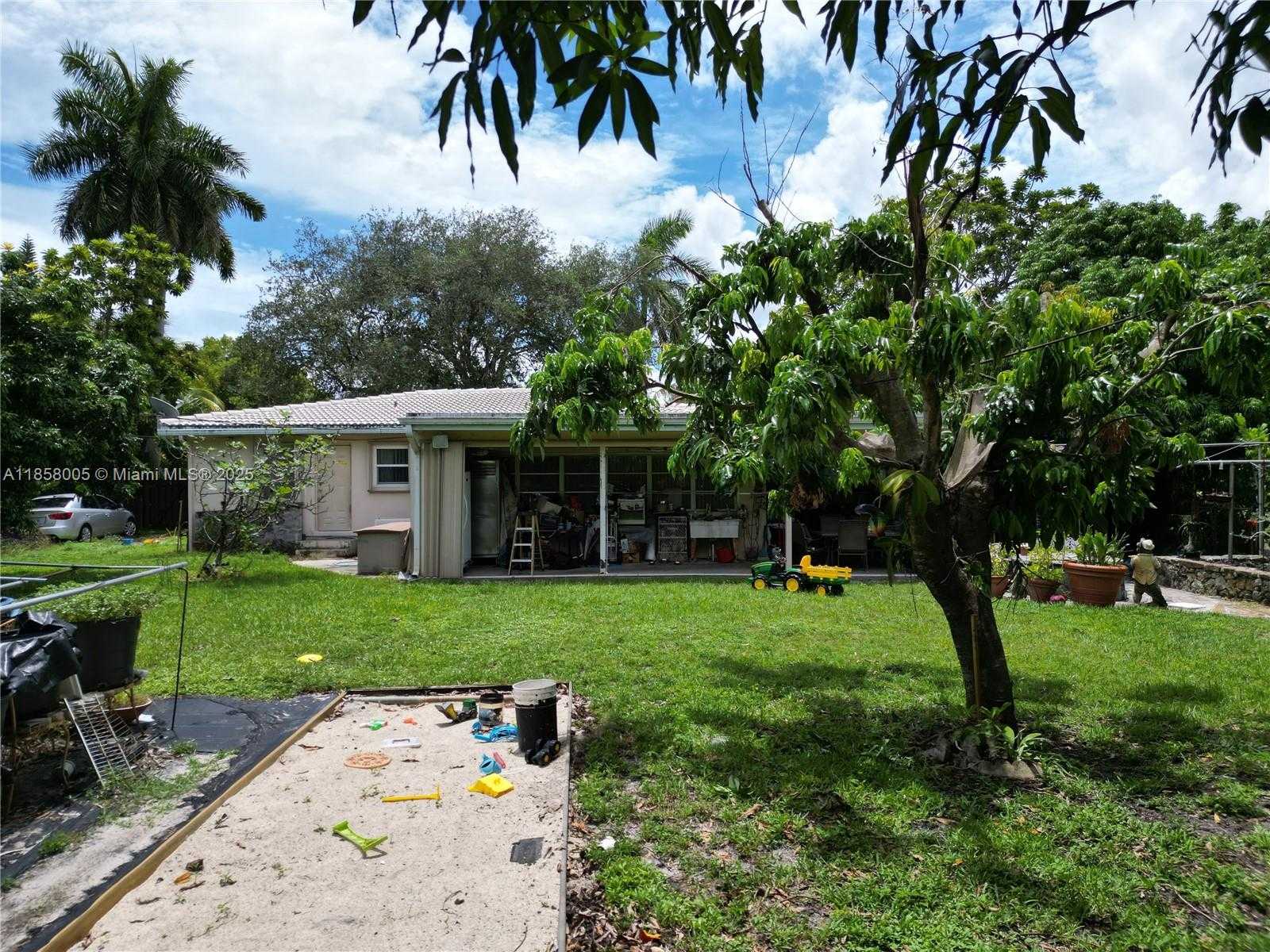 Small Image of 2527 FILLMORE ST, Hollywood Number 18