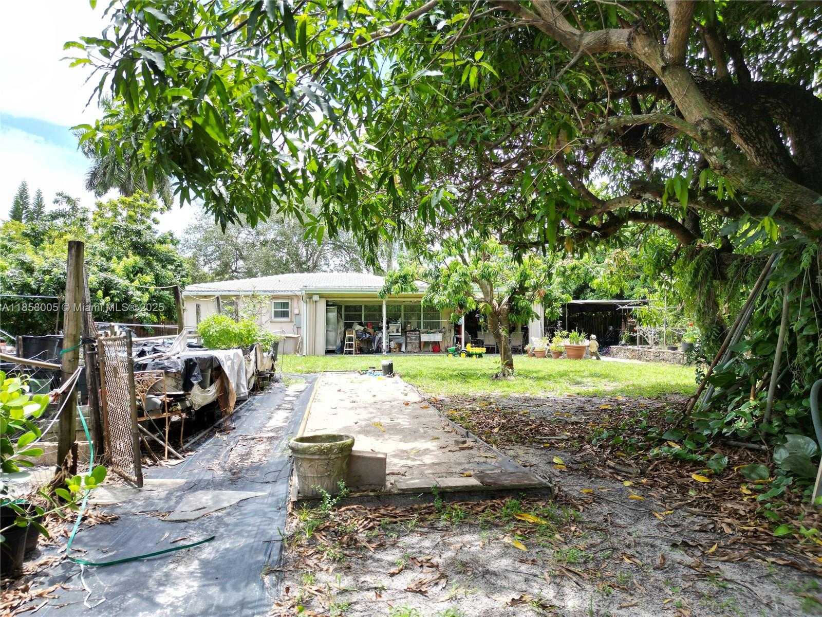 Small Image of 2527 FILLMORE ST, Hollywood Number 19