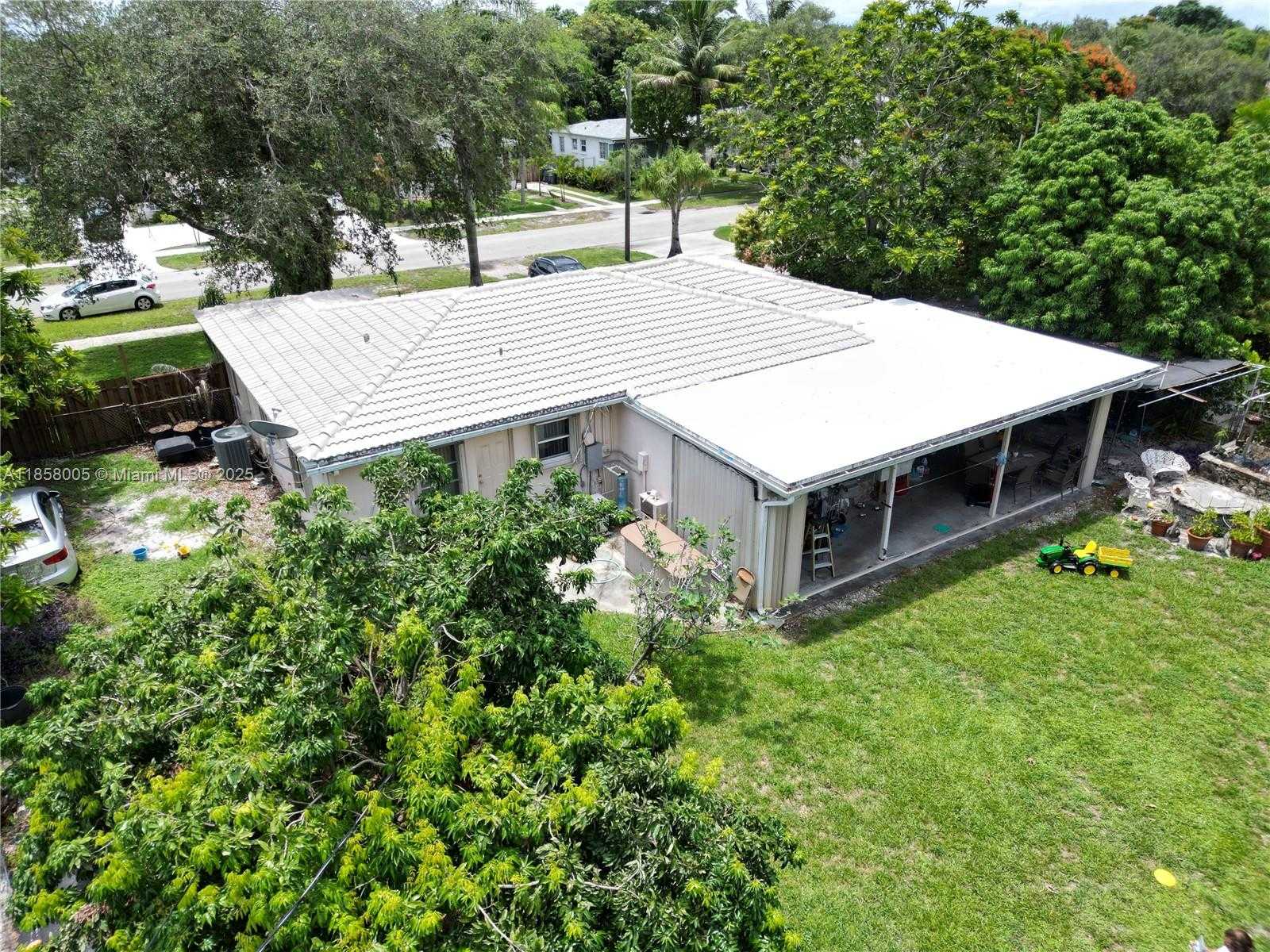 Small Image of 2527 FILLMORE ST, Hollywood Number 20