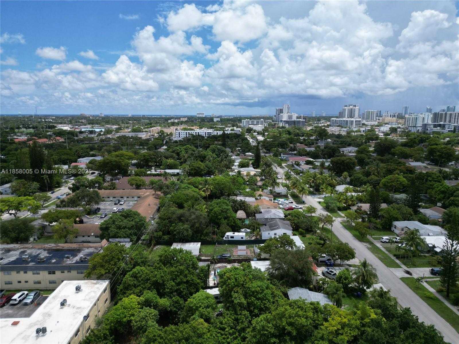 Small Image of 2527 FILLMORE ST, Hollywood Number 9