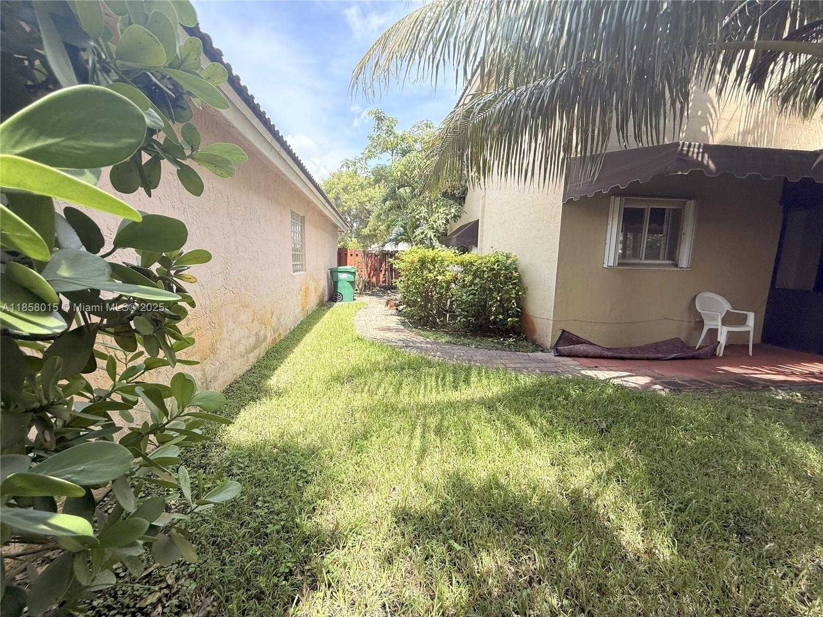 Small Image of 7856 NORTH WEST 194TH ST, Hialeah Number 11
