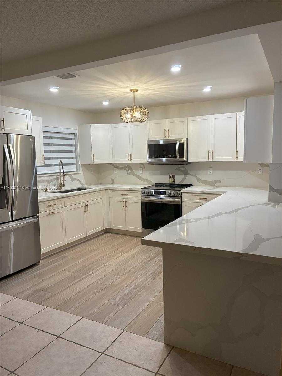 Small Image of 7856 NORTH WEST 194TH ST, Hialeah Number 2
