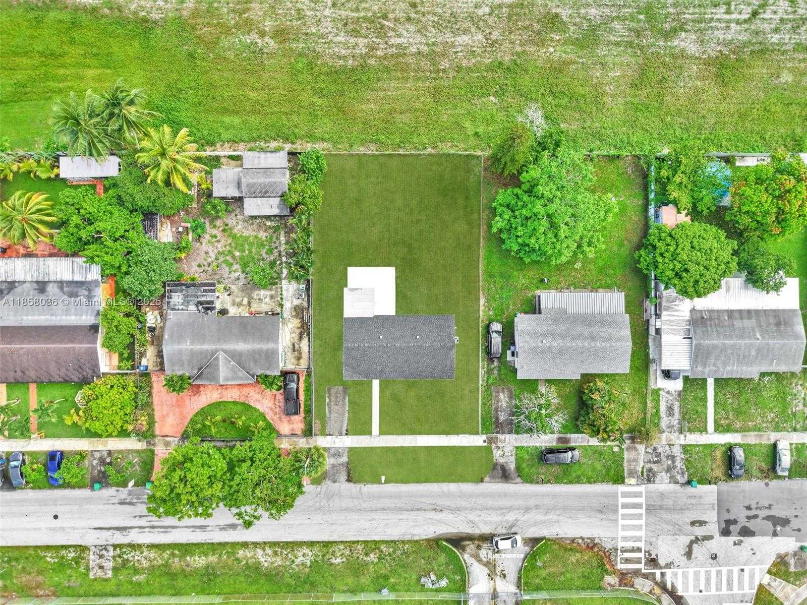 Small Image of 4521 NORTH WEST 207TH DR, Miami Gardens Number 2