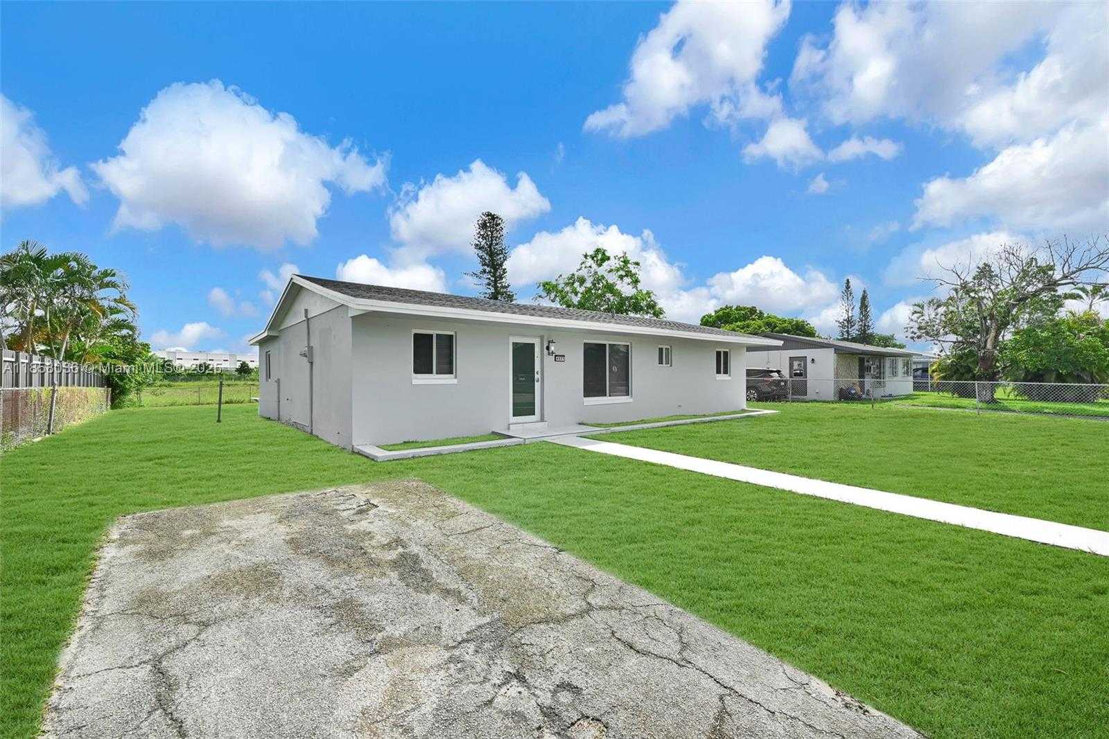 Small Image of 4521 NORTH WEST 207TH DR, Miami Gardens Number 6
