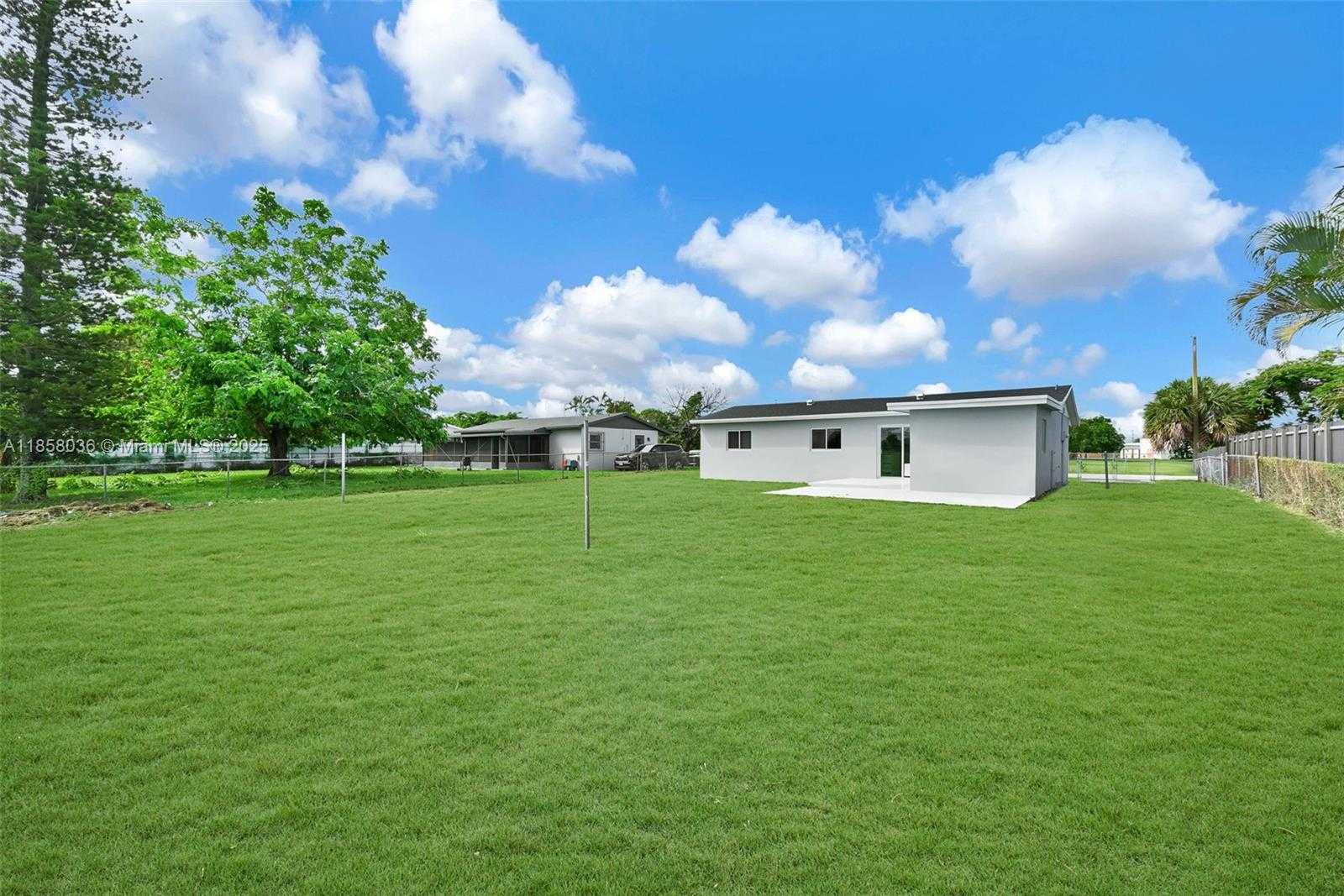 Small Image of 4521 NORTH WEST 207TH DR, Miami Gardens Number 9