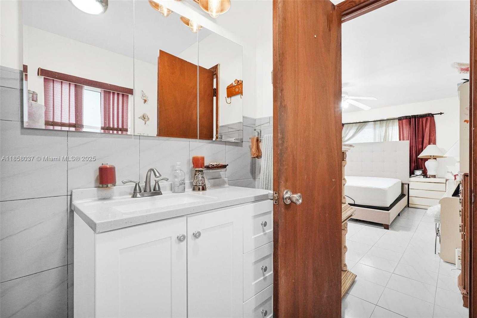 Small Image of 3711 SOUTH WEST 87TH AVE, Miami Number 30