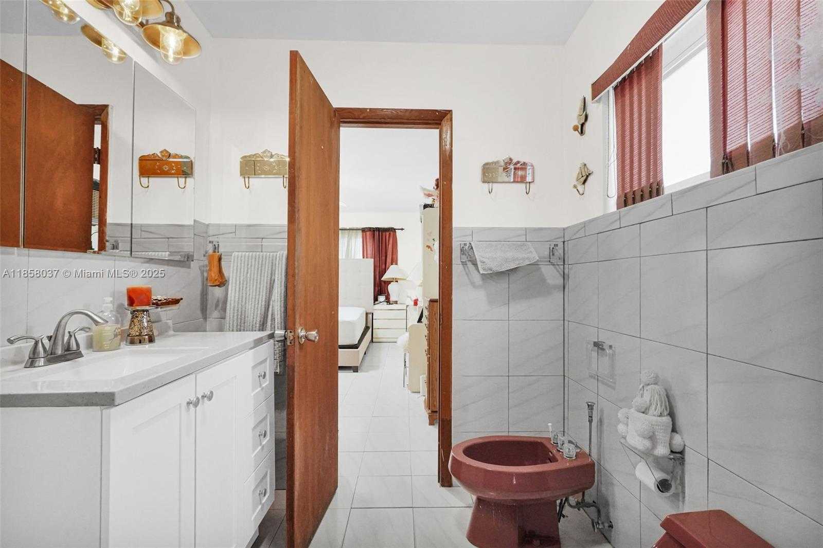 Small Image of 3711 SOUTH WEST 87TH AVE, Miami Number 31