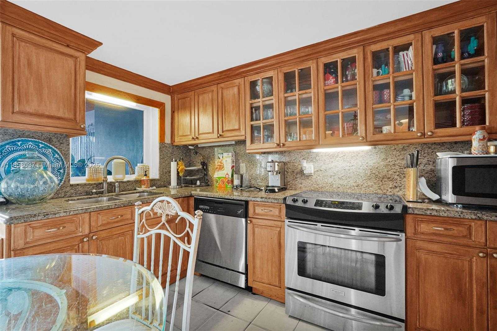 Small Image of 3711 SOUTH WEST 87TH AVE, Miami Number 37