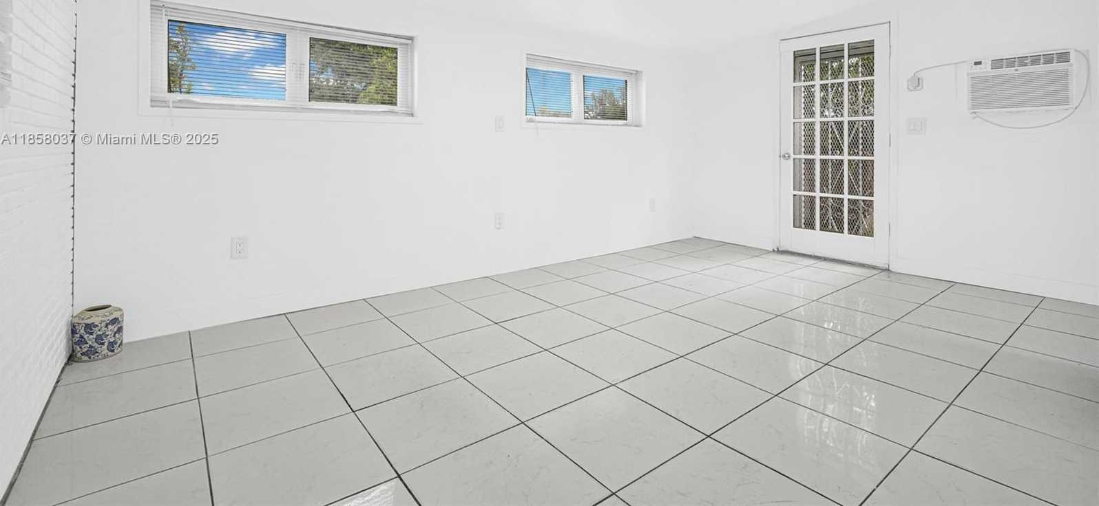 Small Image of 3711 SOUTH WEST 87TH AVE, Miami Number 4