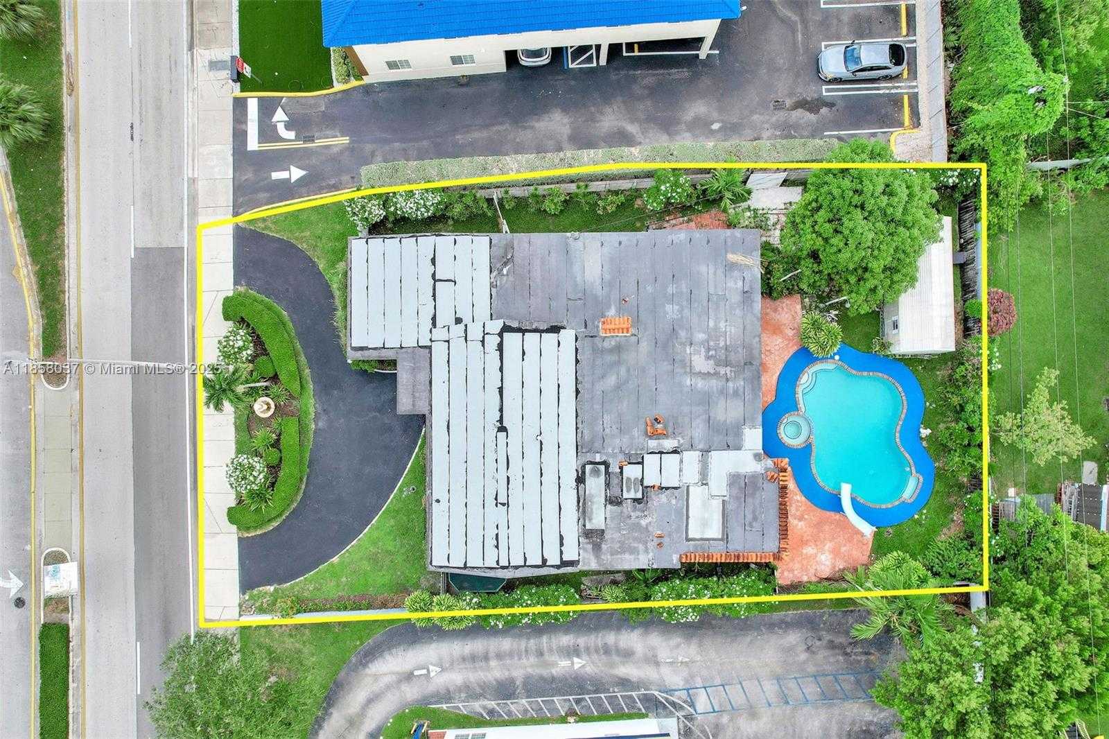 Small Image of 3711 SOUTH WEST 87TH AVE, Miami Number 55