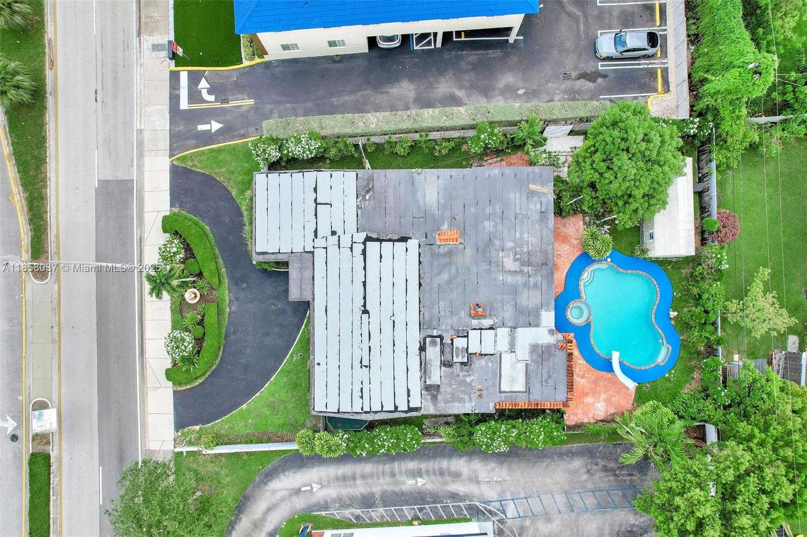 Small Image of 3711 SOUTH WEST 87TH AVE, Miami Number 56