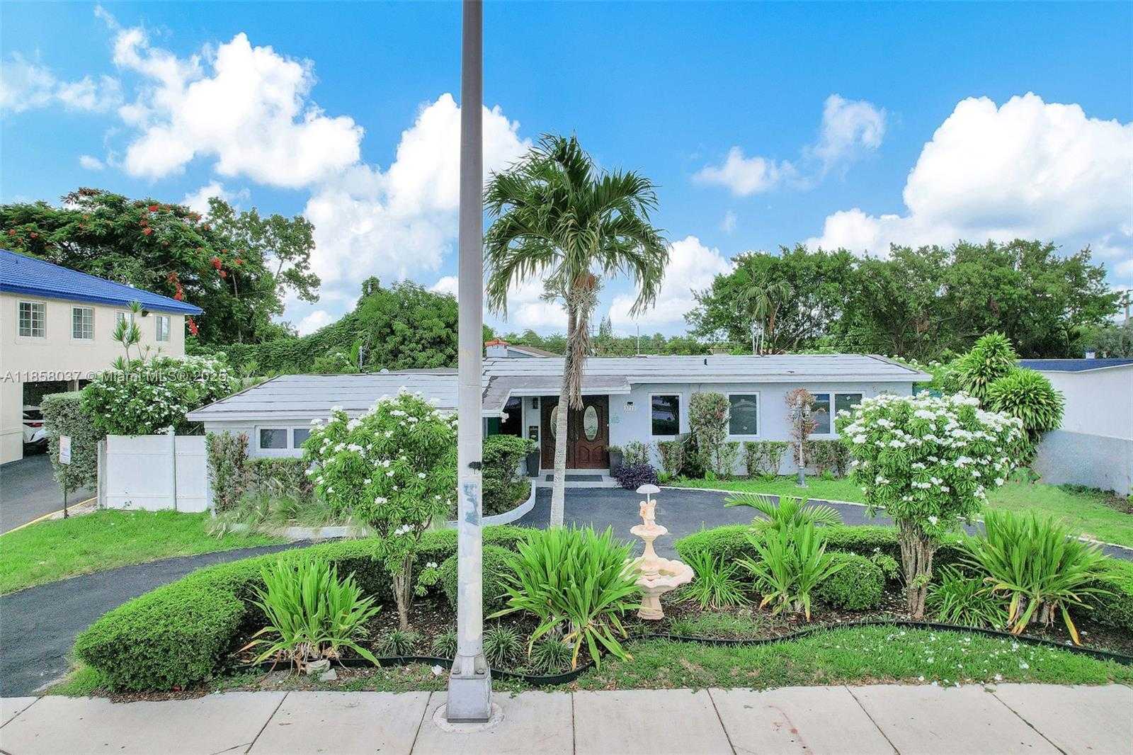 Small Image of 3711 SOUTH WEST 87TH AVE, Miami Number 58