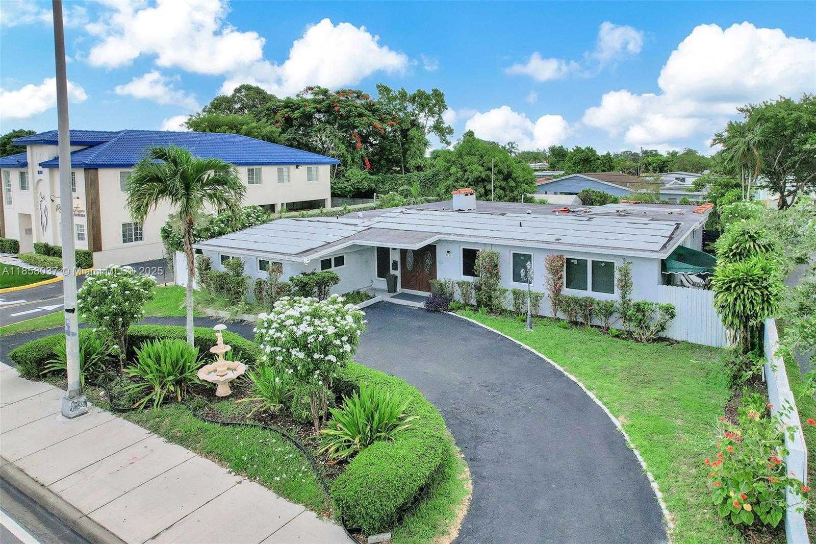 Small Image of 3711 SOUTH WEST 87TH AVE, Miami Number 60