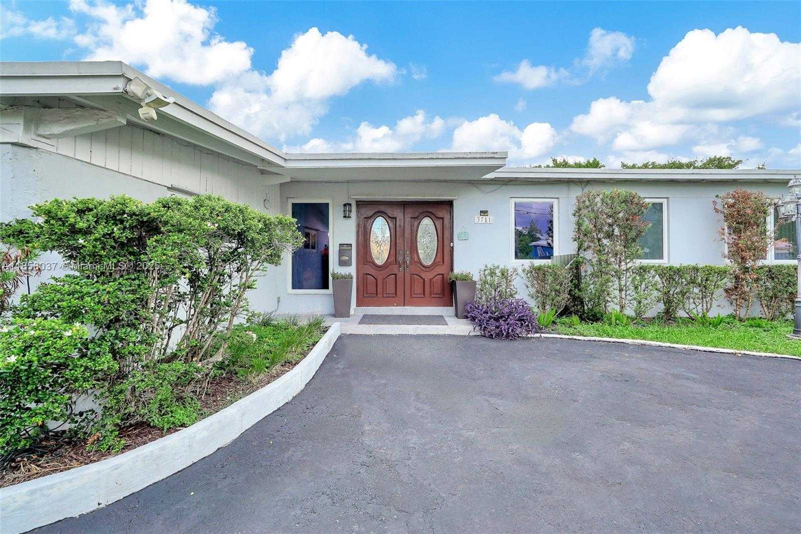 Small Image of 3711 SOUTH WEST 87TH AVE, Miami Number 61