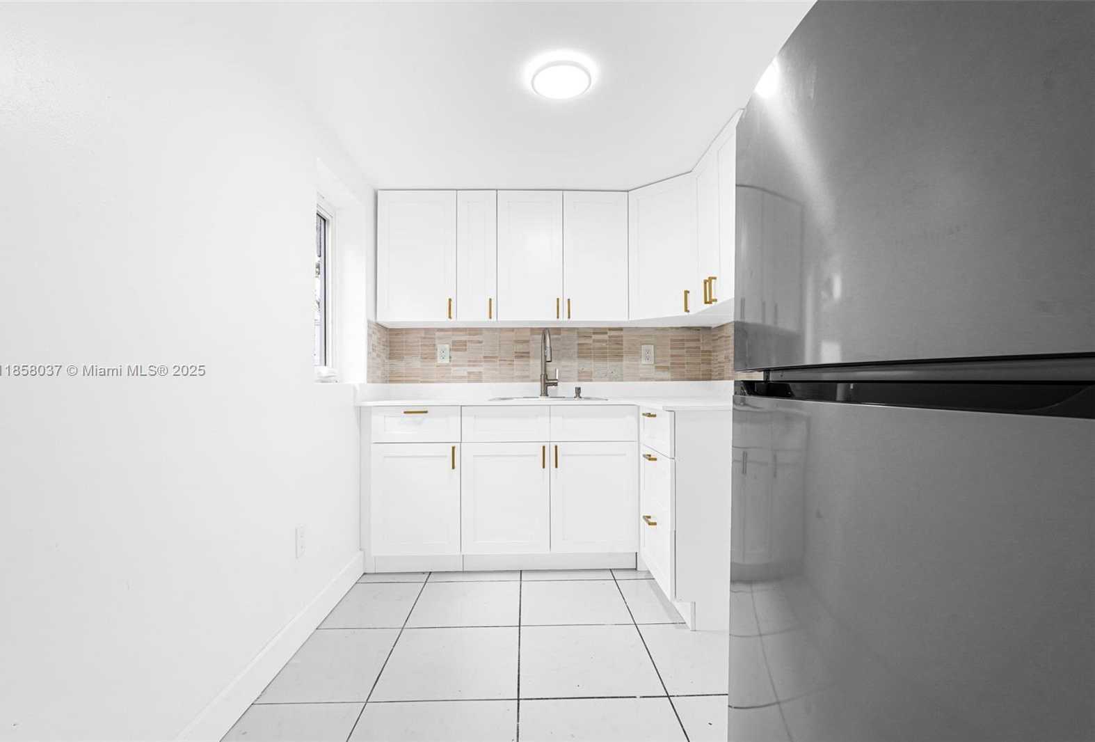 Small Image of 3711 SOUTH WEST 87TH AVE, Miami Number 7