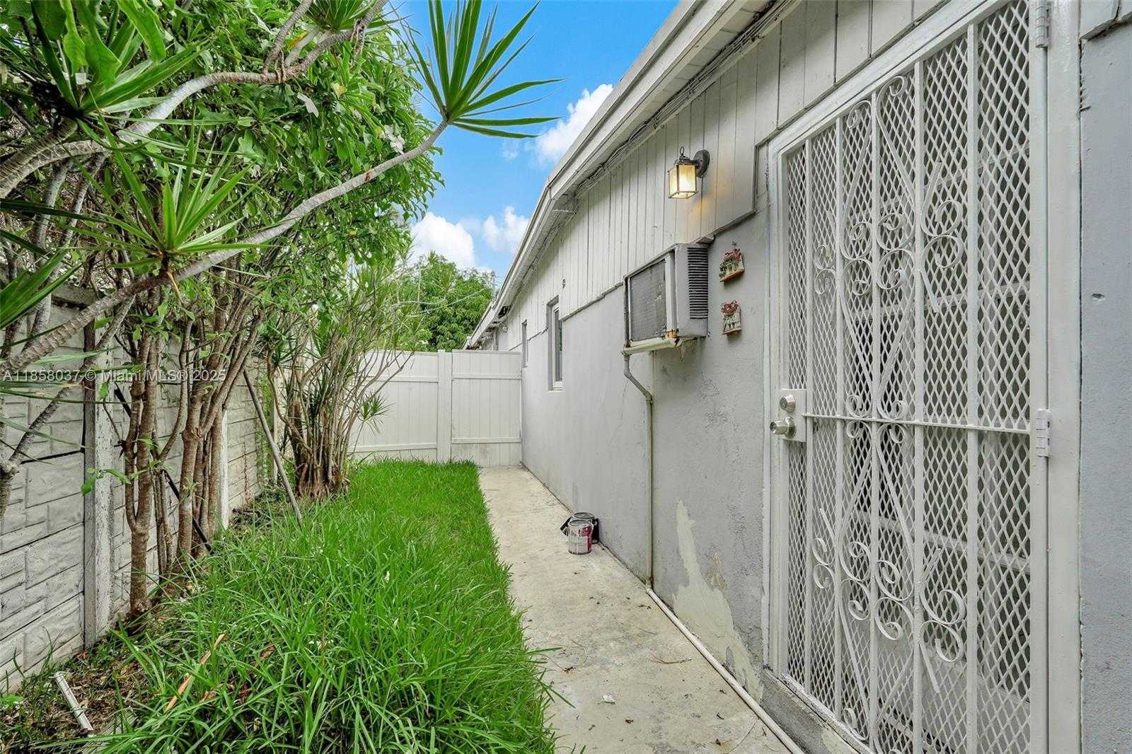 Small Image of 3711 SOUTH WEST 87TH AVE, Miami Number 86