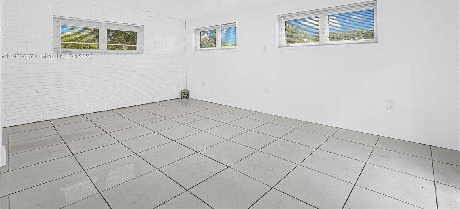 Small Image of 3711 SOUTH WEST 87TH AVE, Miami Number 9