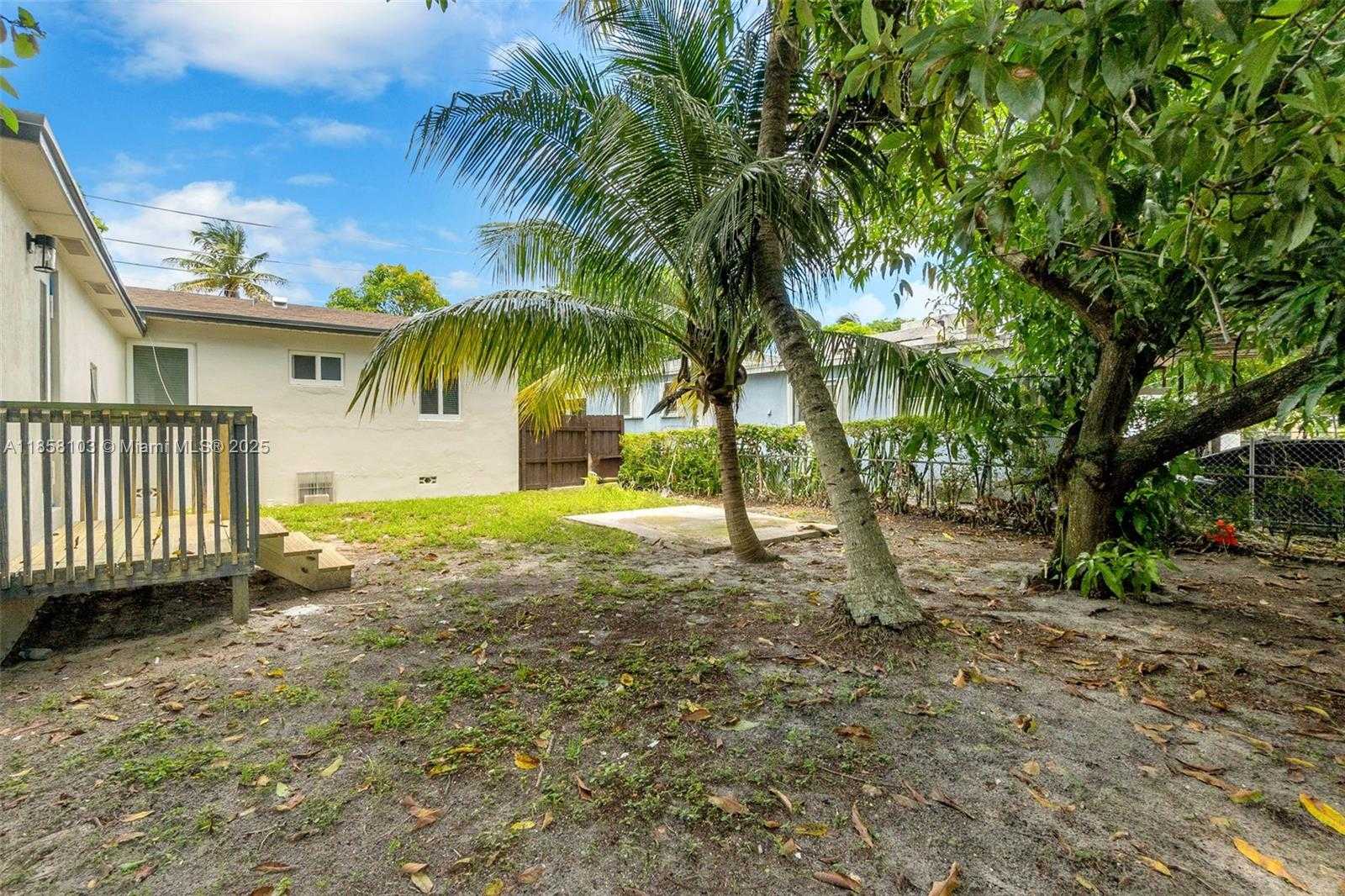 Small Image of 130 169 TER, North Miami Beach Number 21