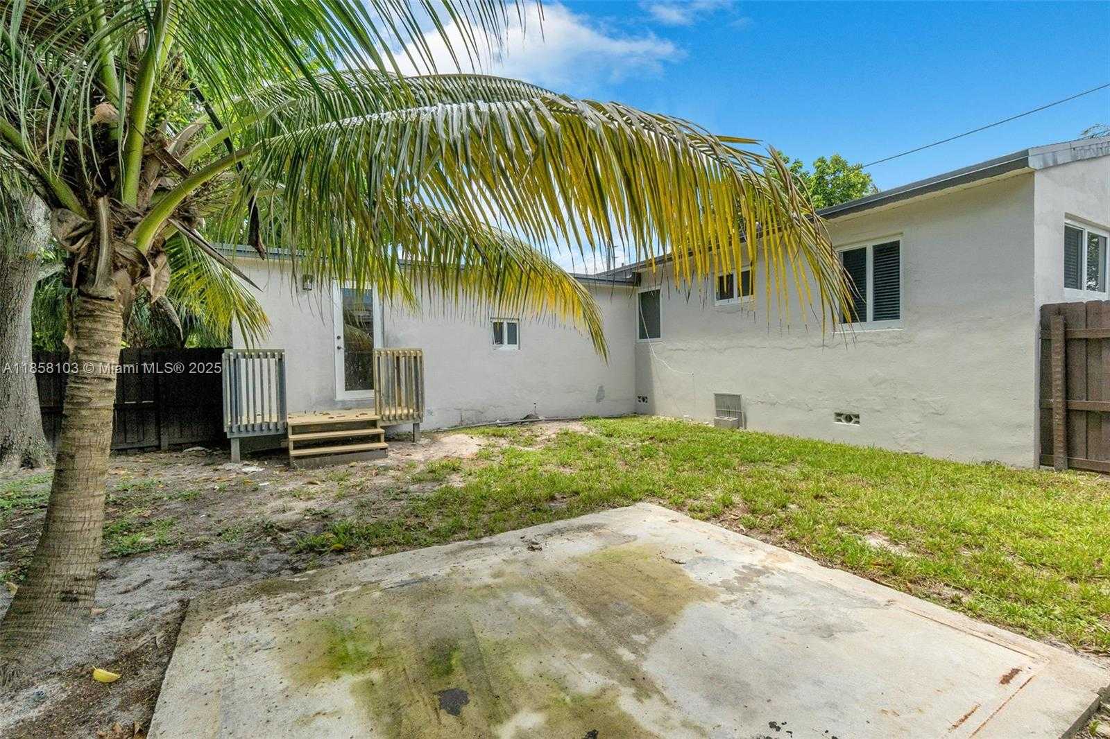 Small Image of 130 169 TER, North Miami Beach Number 23