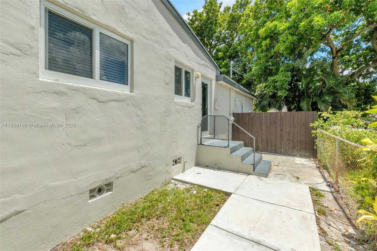 Small Image of 130 169 TER, North Miami Beach Number 24