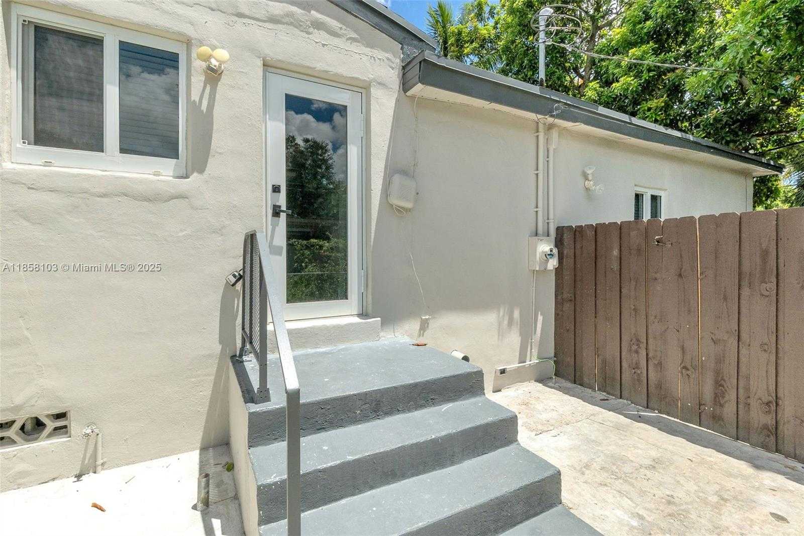 Small Image of 130 169 TER, North Miami Beach Number 25