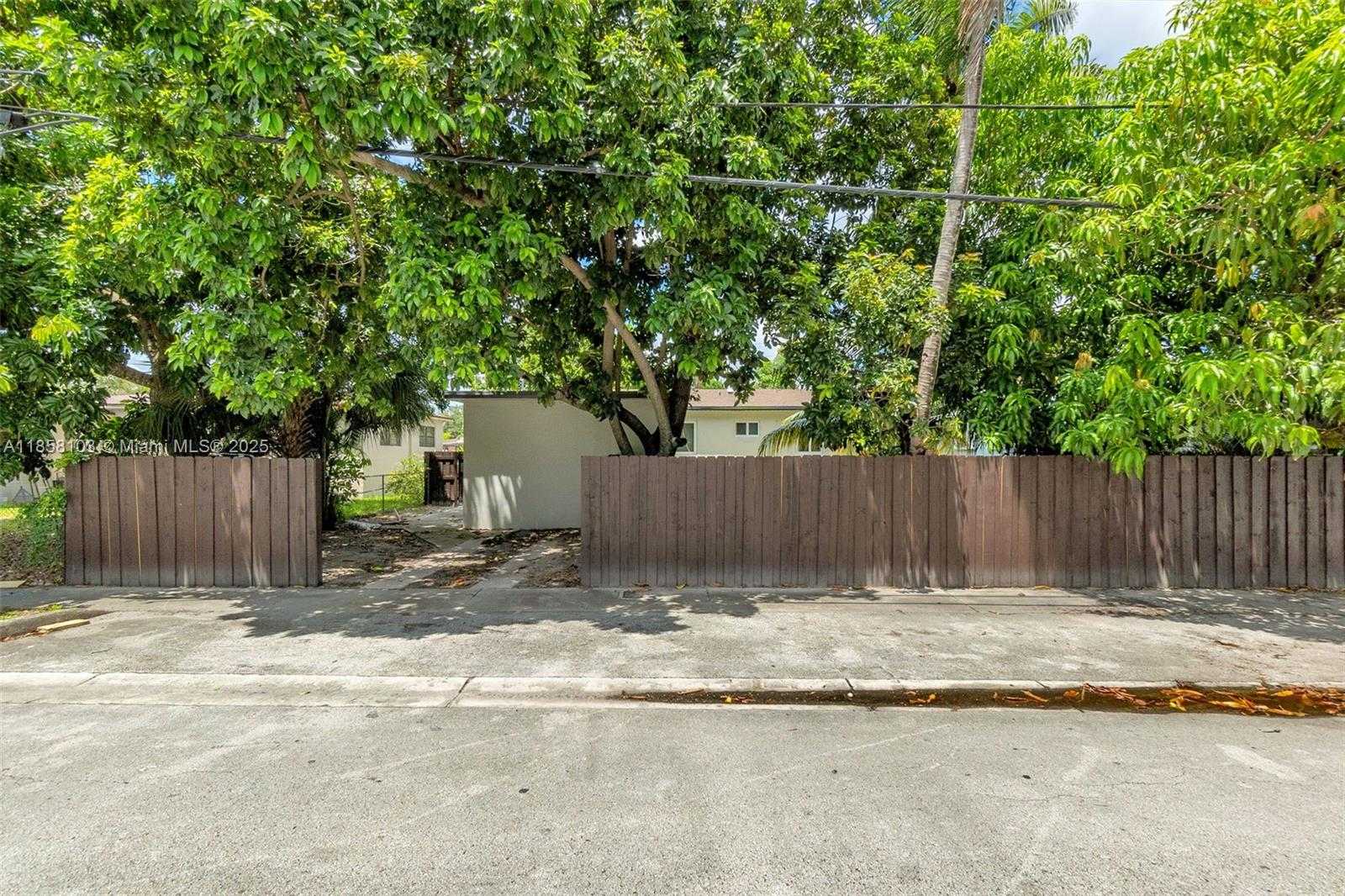 Small Image of 130 169 TER, North Miami Beach Number 26