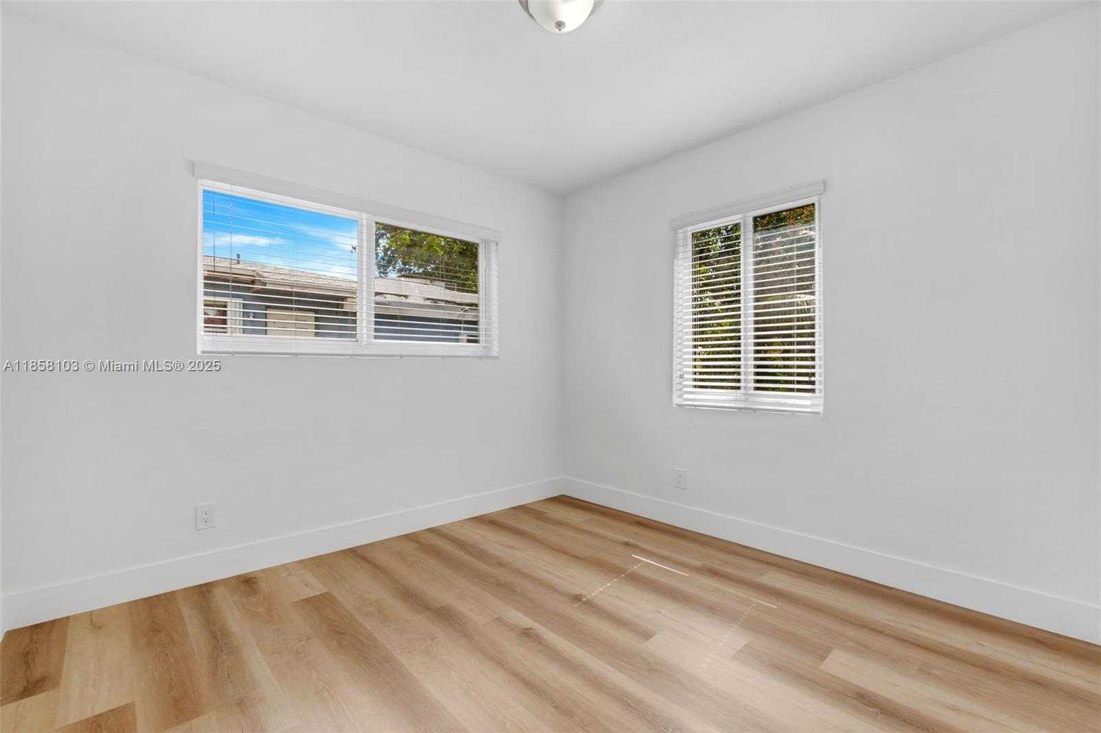 Small Image of 130 169 TER, North Miami Beach Number 30