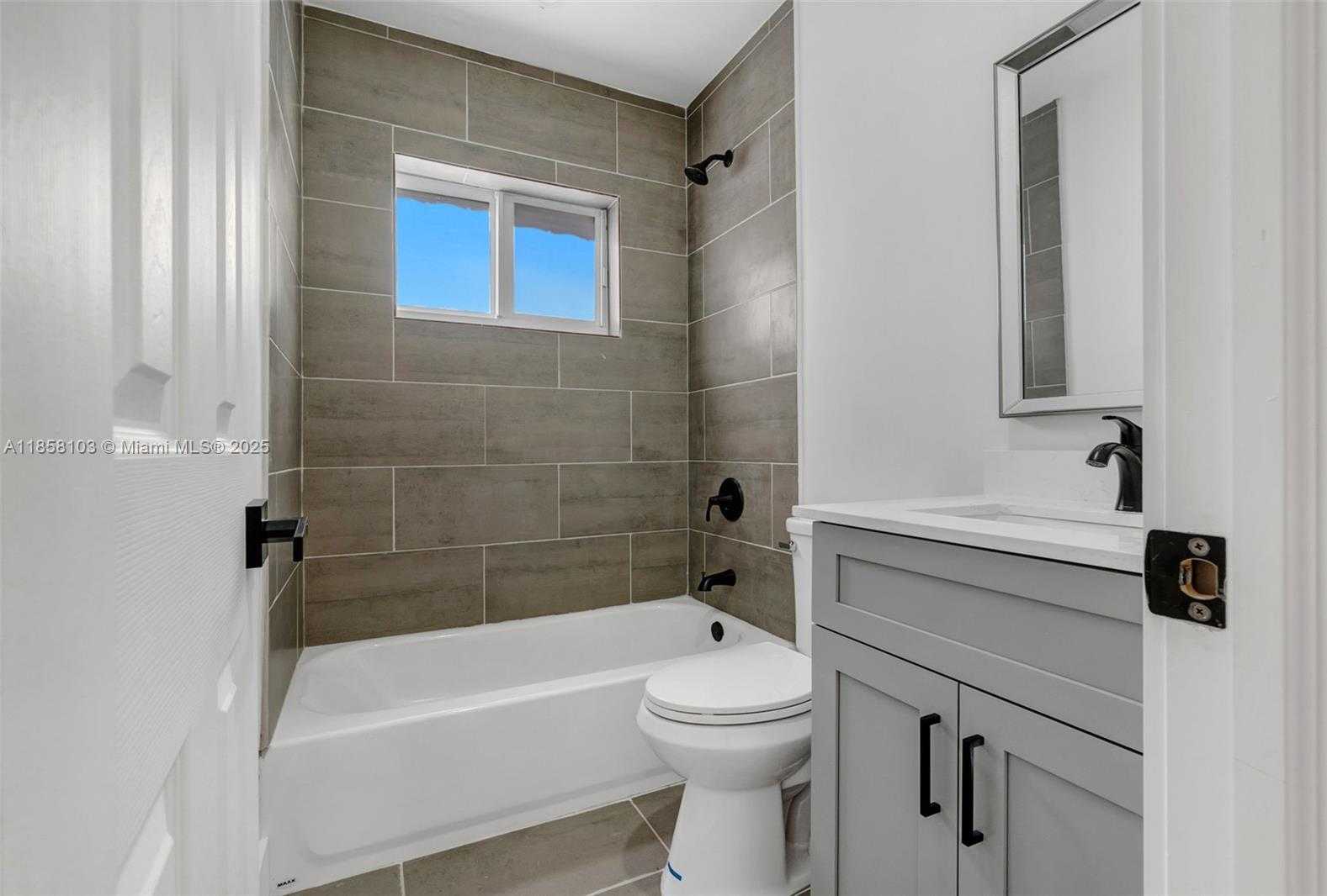 Small Image of 130 169 TER, North Miami Beach Number 32